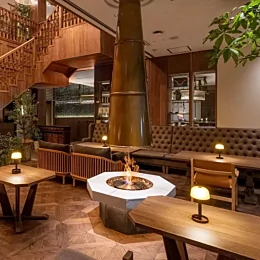 「つるとんたん KARUIZAWA JAPAN」様にEcoSmart Fireをご採用頂きました。
ボタニカルを基調とした店舗は、アースカ...